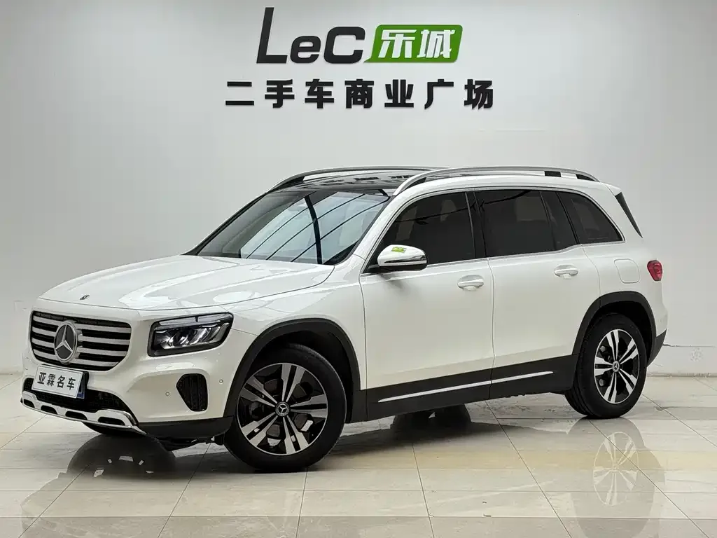 Mercedes-Benz GLB — фото 1