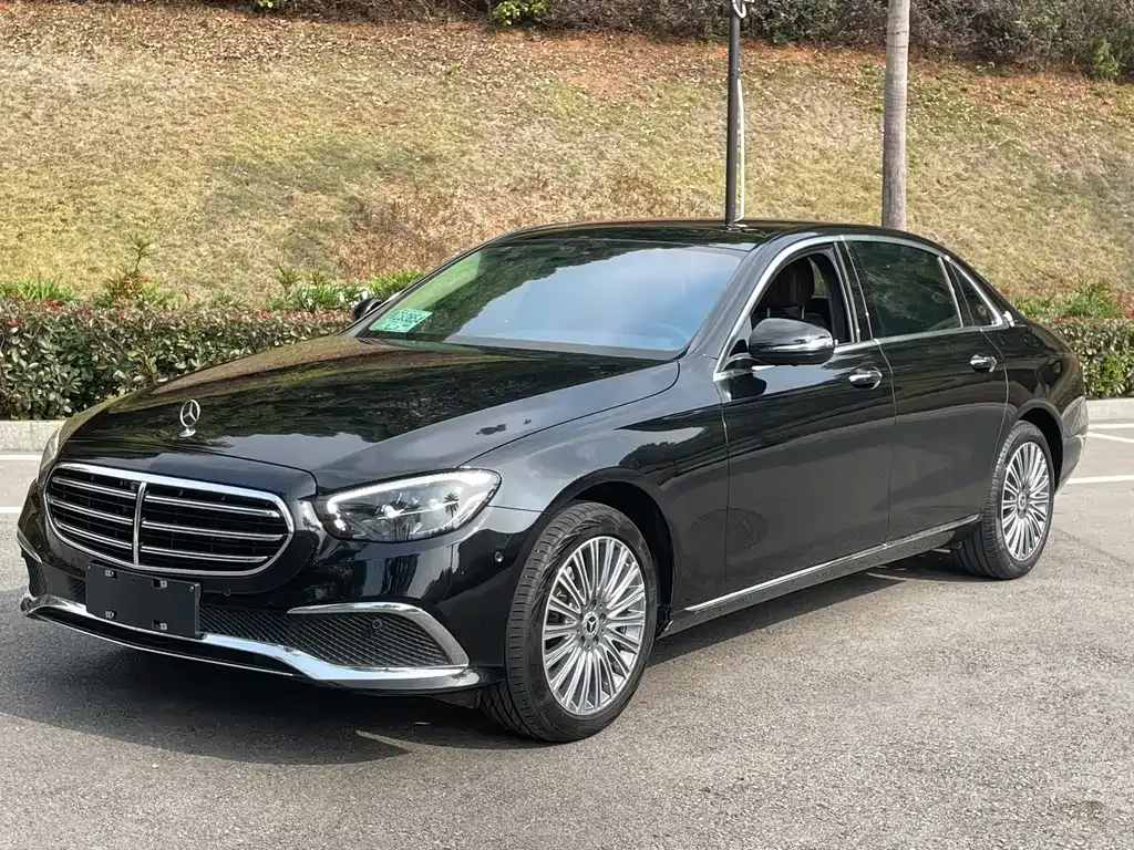Mercedes-Benz E-Class — фото 1