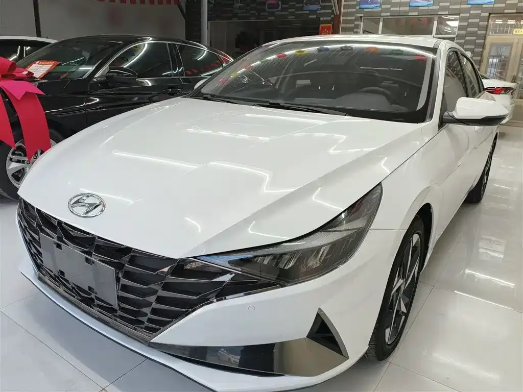 Hyundai Elantra — фото 2