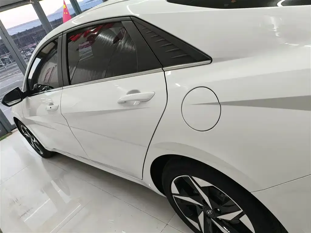 Hyundai Elantra — фото 5