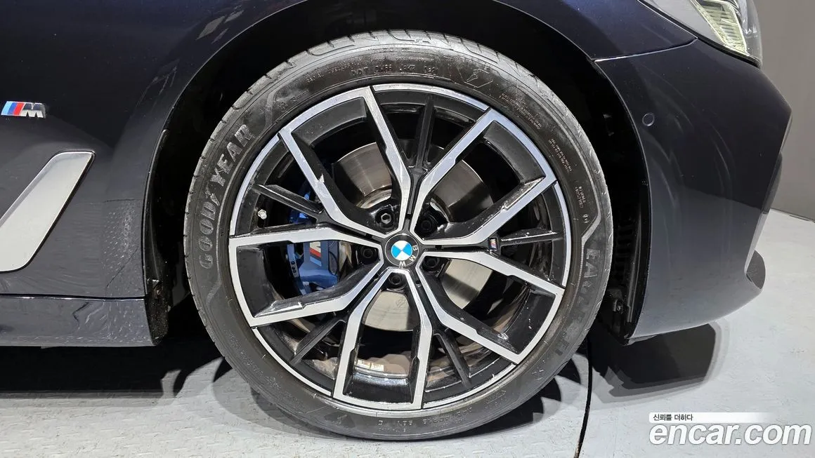 BMW 5-Series — фото 10