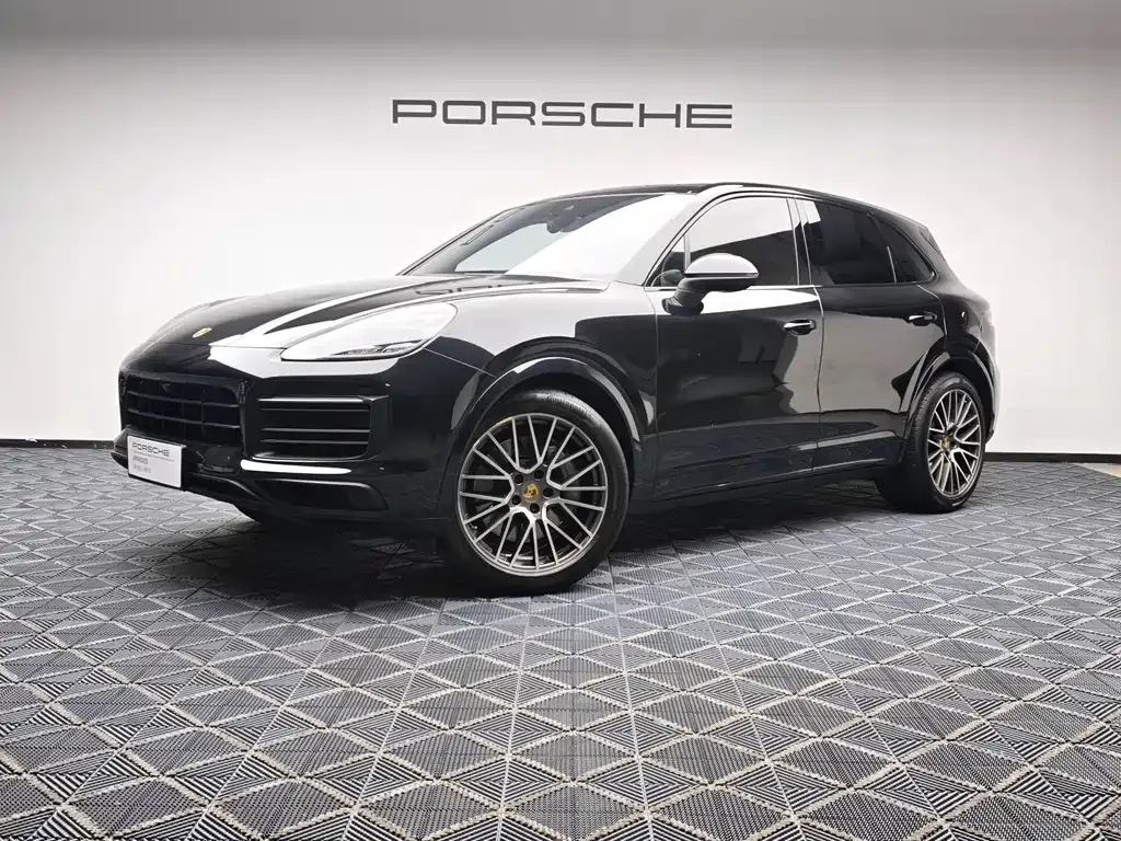 Porsche Cayenne — фото 1