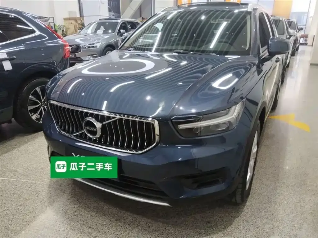 Volvo XC40 — фото 10