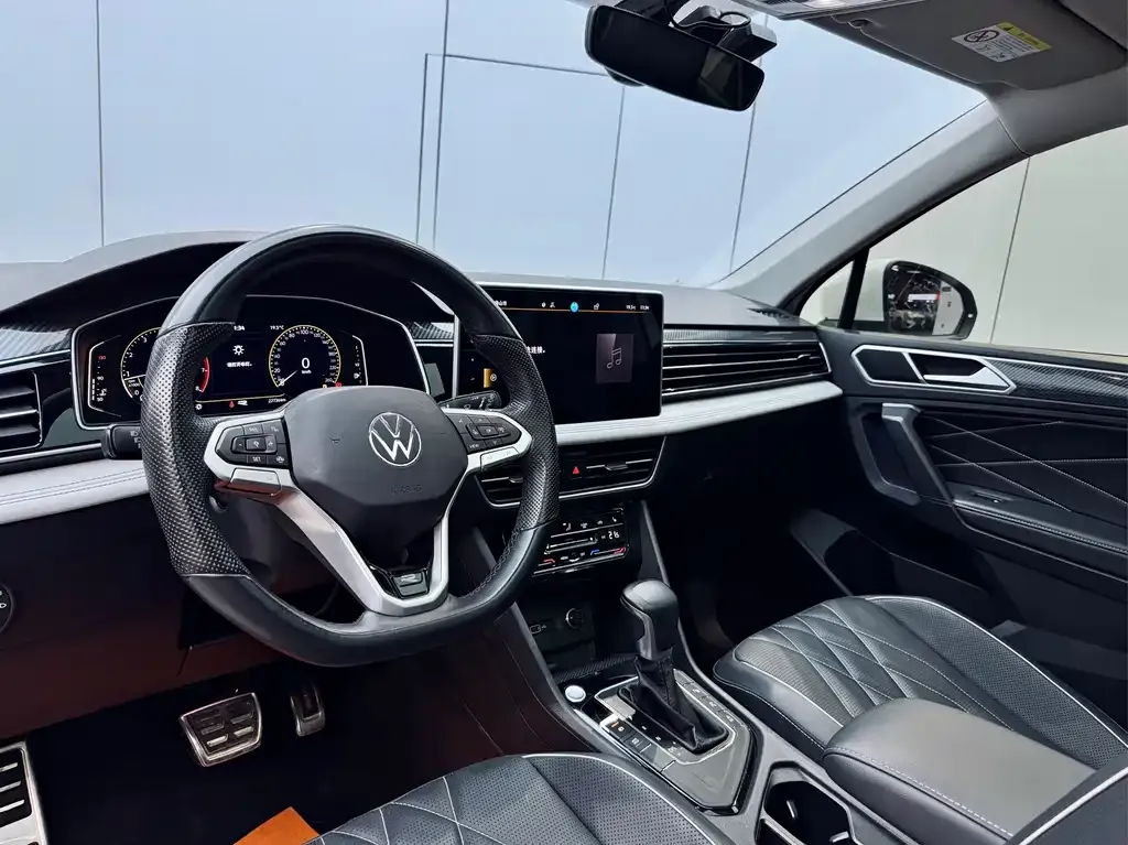 Volkswagen Tiguan L — фото 6