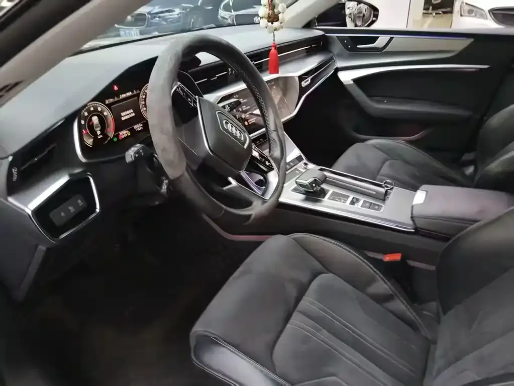 Audi A7L — фото 7