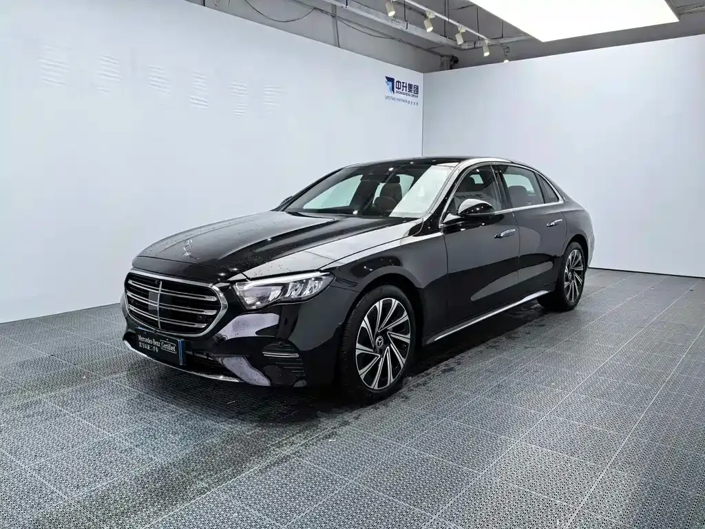 Mercedes-Benz E-Class — фото 1