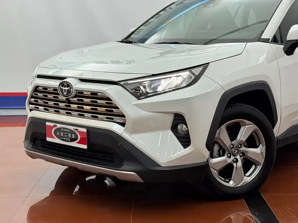 Toyota RAV4 — фото 2