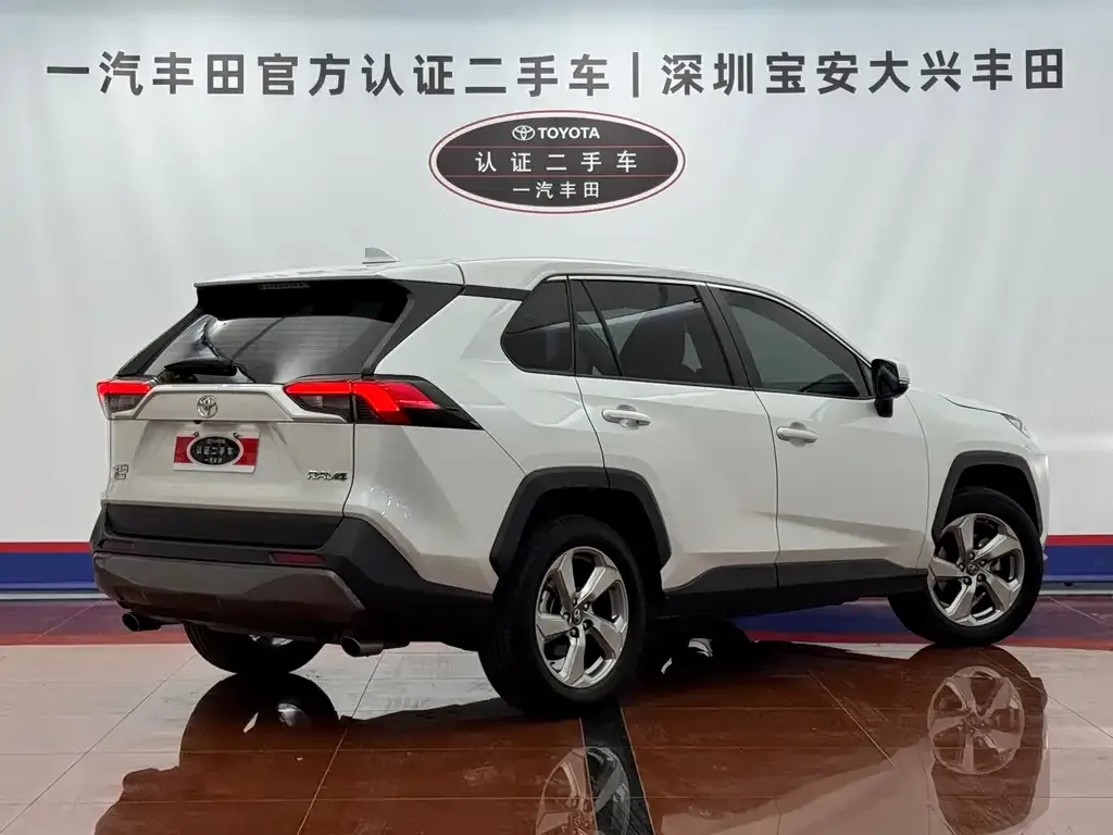 Toyota RAV4 — фото 3
