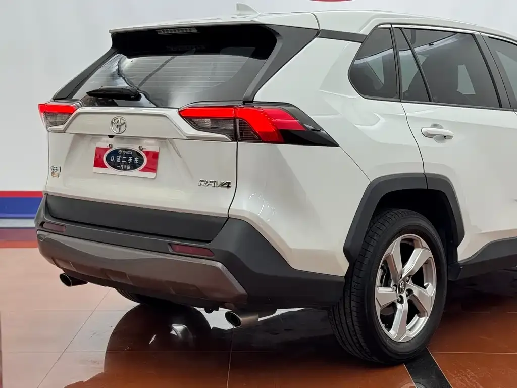 Toyota RAV4 — фото 4
