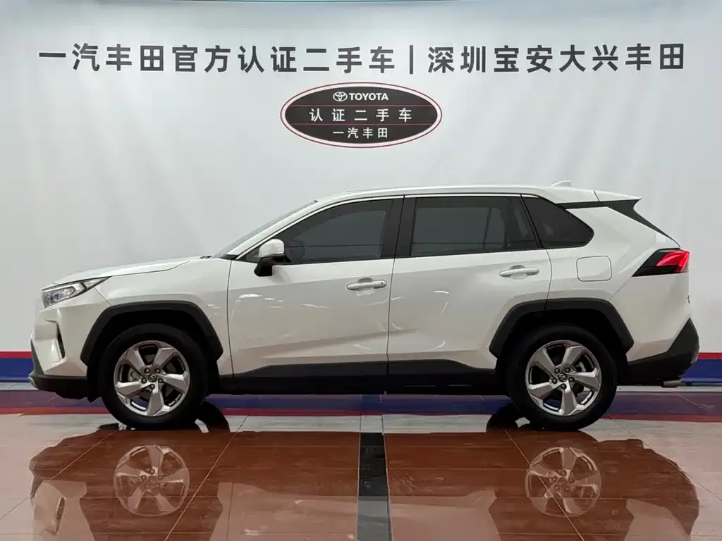 Toyota RAV4 — фото 9