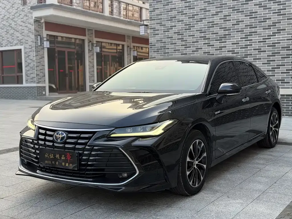 Toyota Avalon — фото 1