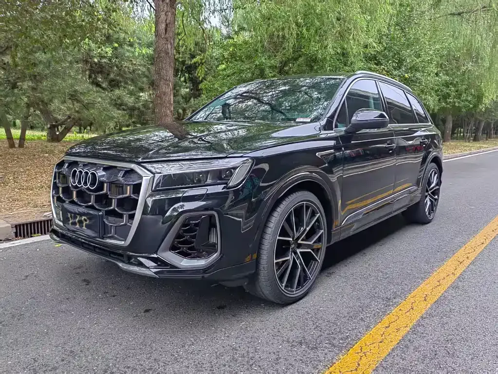 Audi Q7 — фото 1