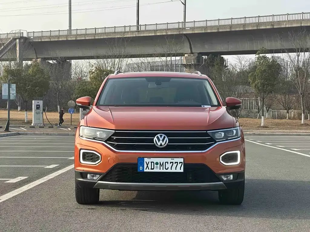 Volkswagen T-Roc — фото 6