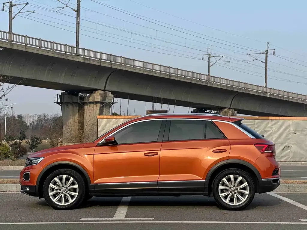 Volkswagen T-Roc — фото 4