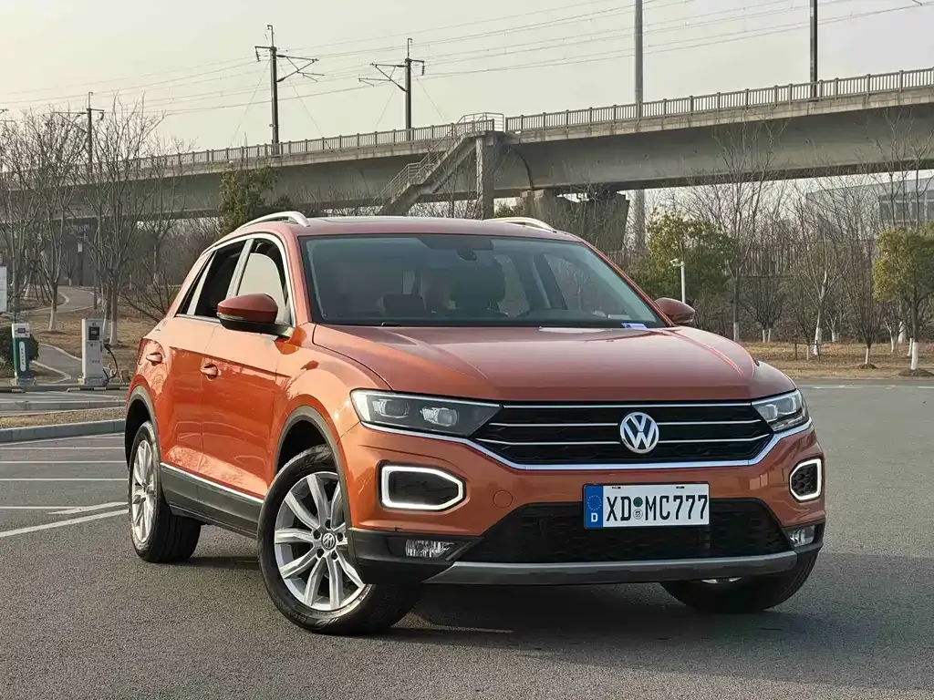 Volkswagen T-Roc — фото 7