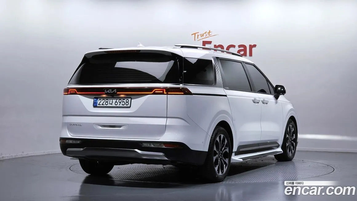 Kia Carnival — фото 3