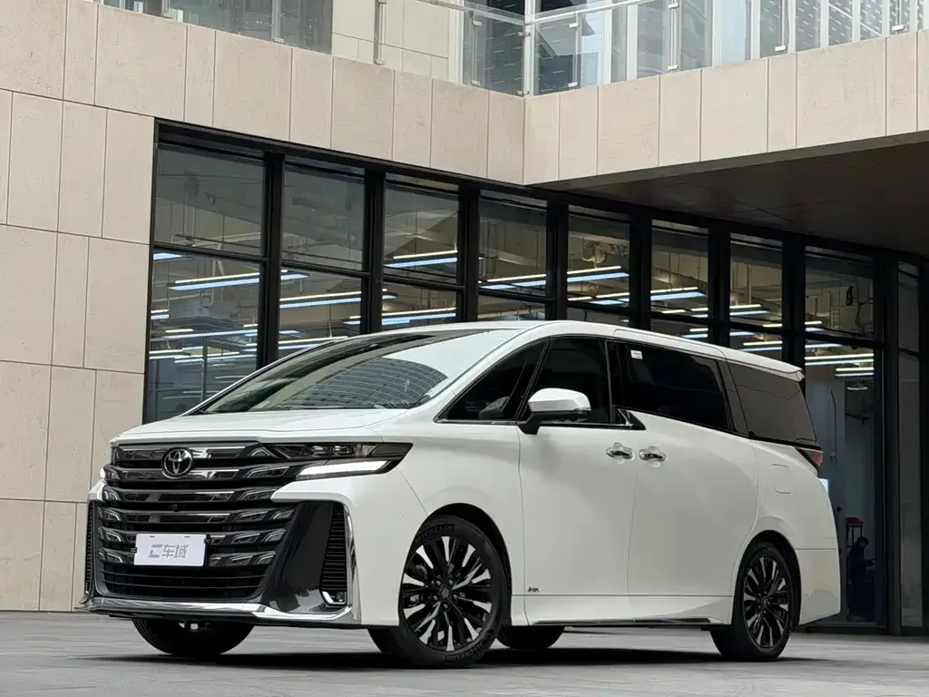Toyota Vellfire — фото 1