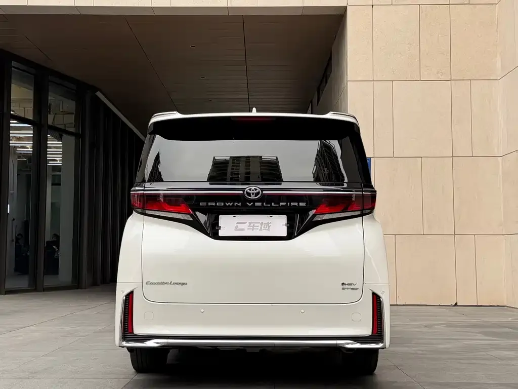 Toyota Vellfire — фото 2