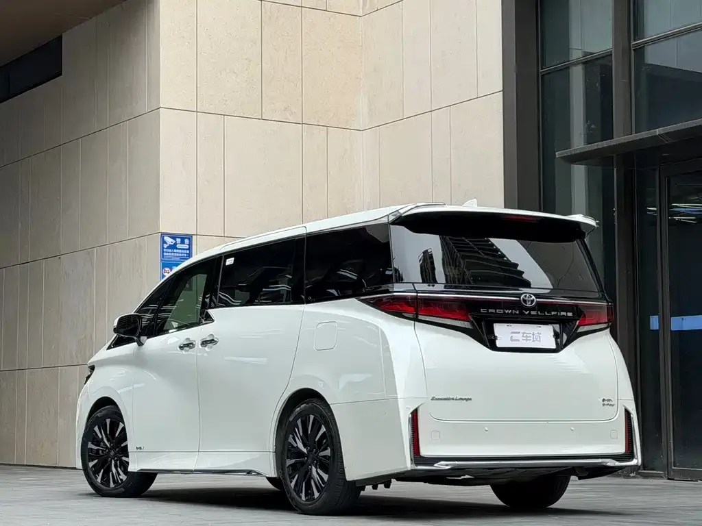 Toyota Vellfire — фото 3