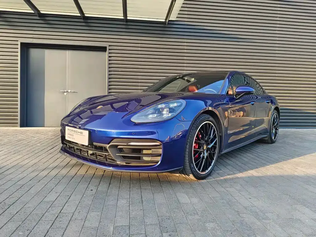 Porsche Panamera — фото 1