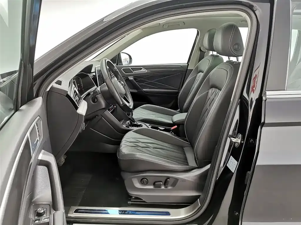 Volkswagen Tiguan L — фото 3