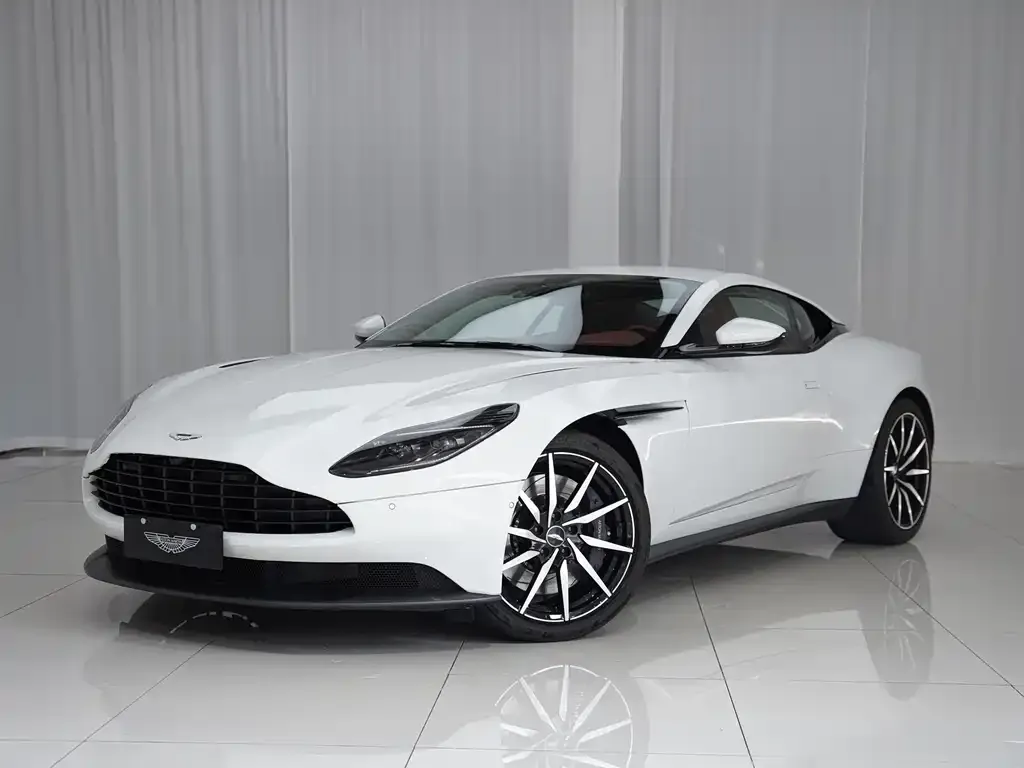 Aston Martin DB11 — фото 1
