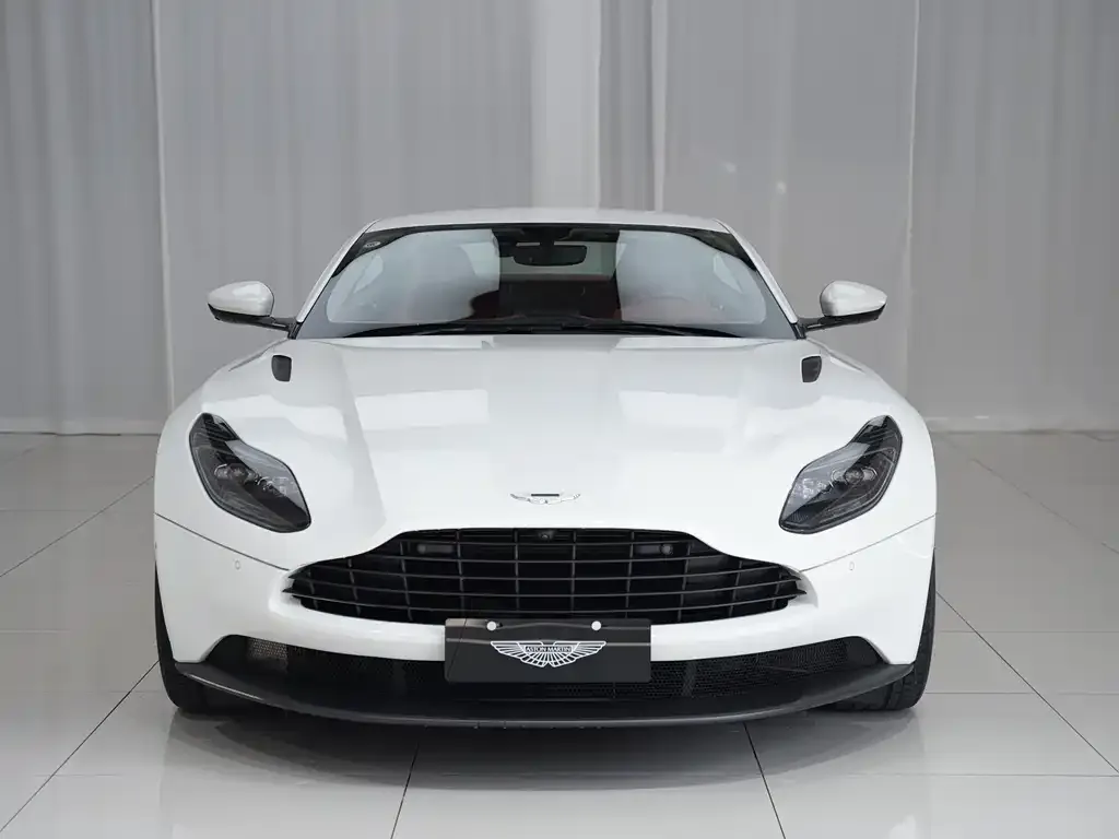 Aston Martin DB11 — фото 2