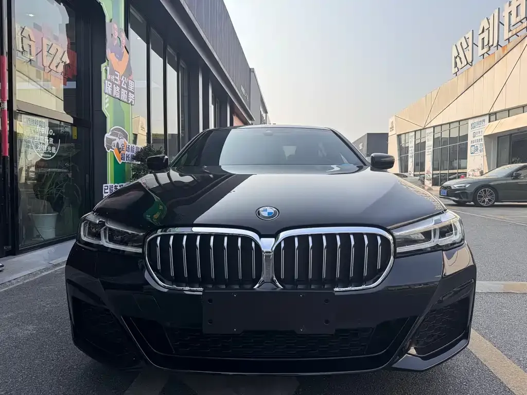 BMW 5 Series — фото 1