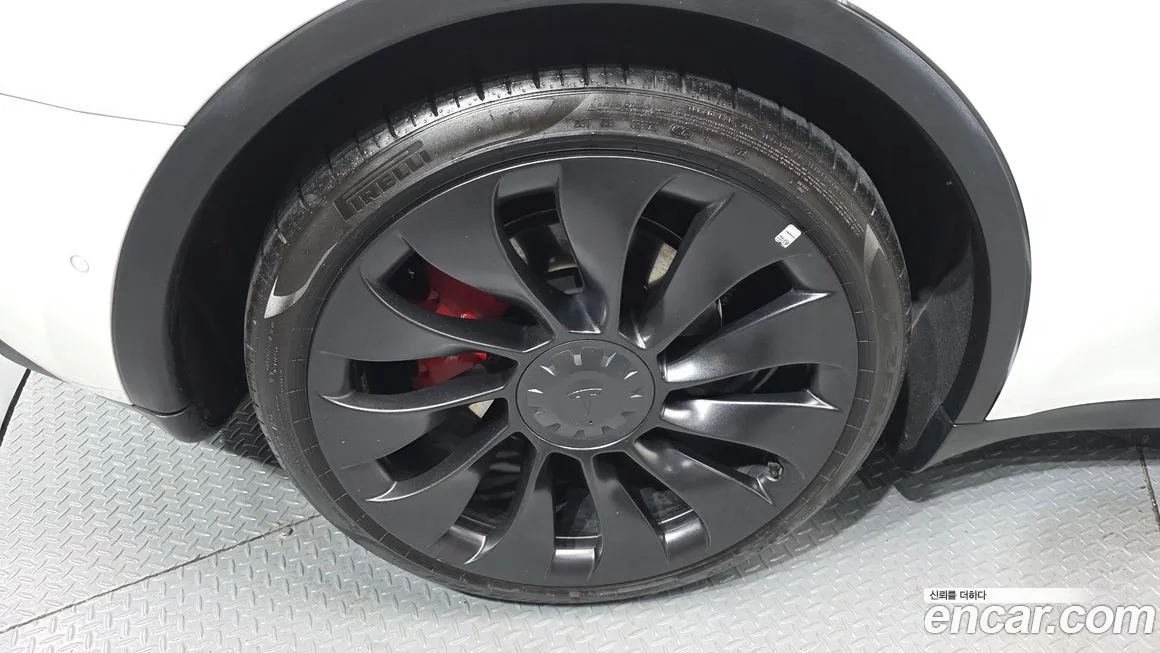 Tesla Model Y — фото 9