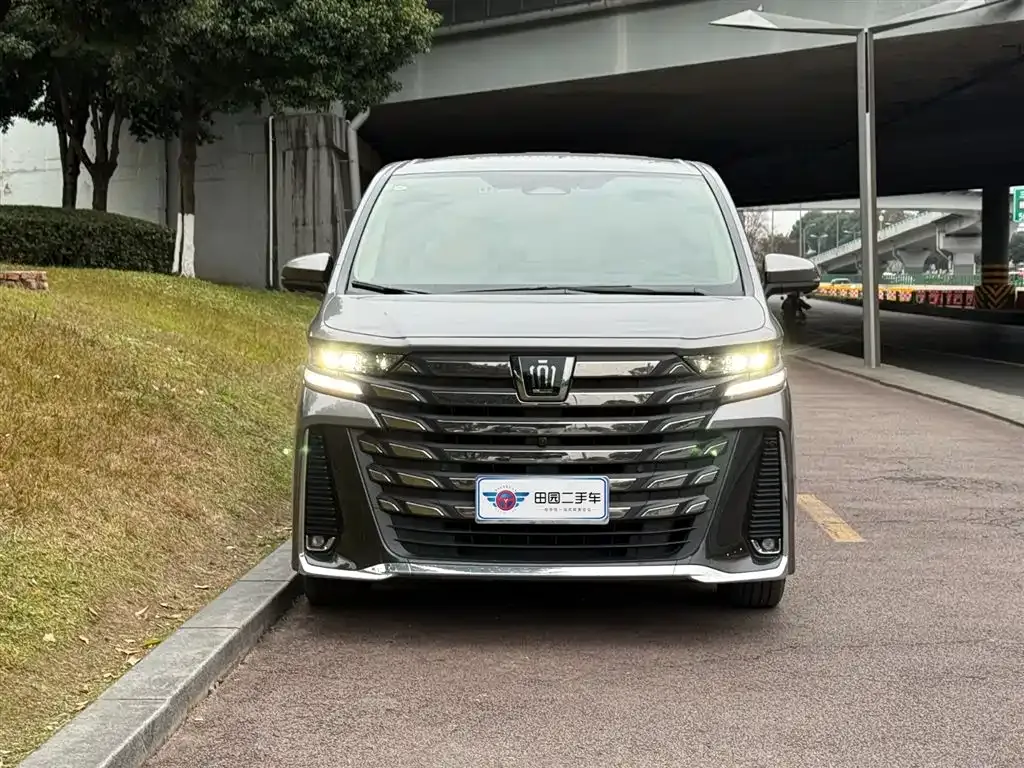 Toyota Vellfire — фото 4