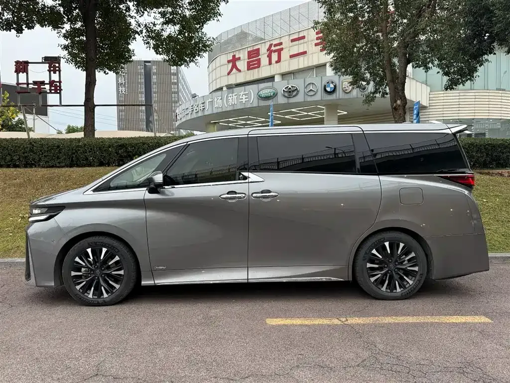 Toyota Vellfire — фото 8