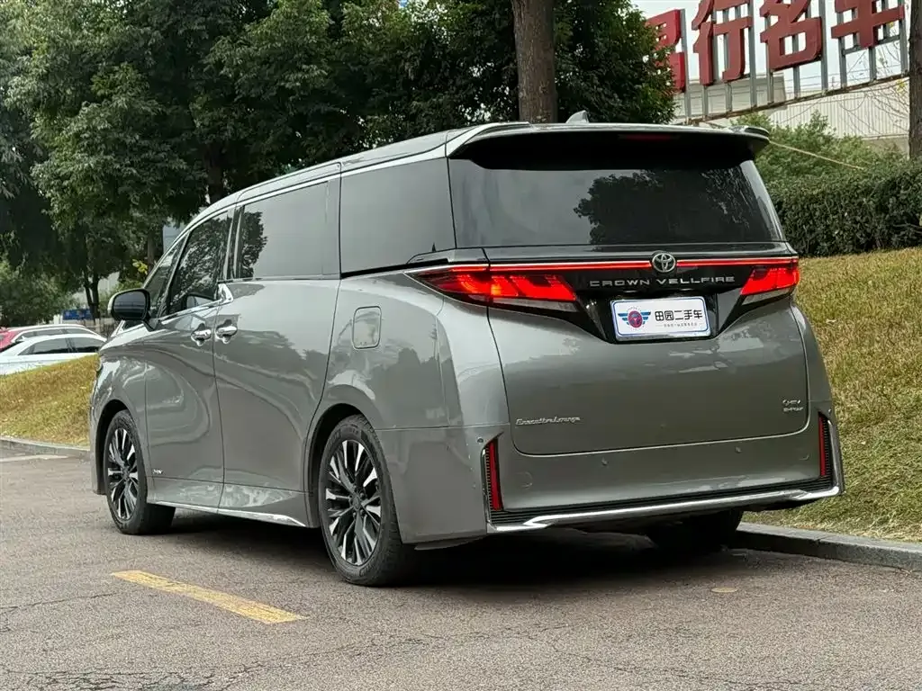 Toyota Vellfire — фото 9