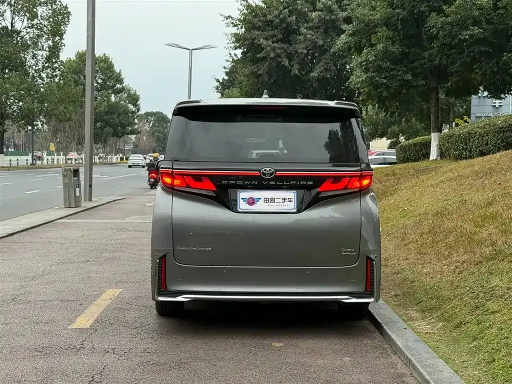 Toyota Vellfire — фото 7