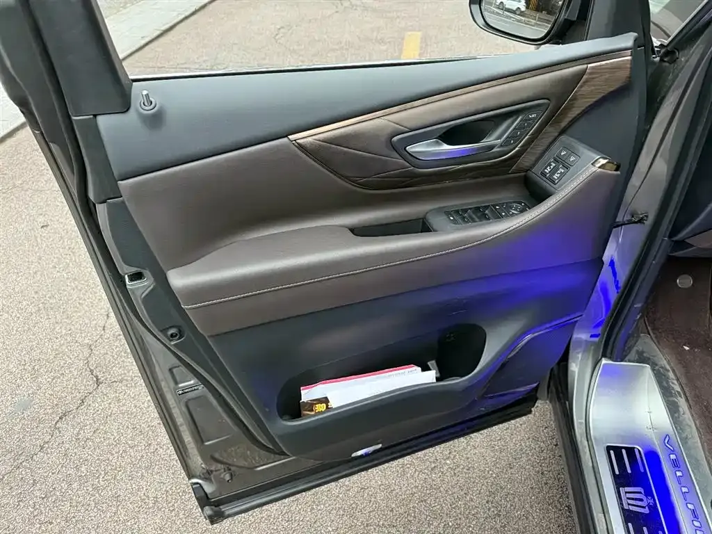 Toyota Vellfire — фото 10