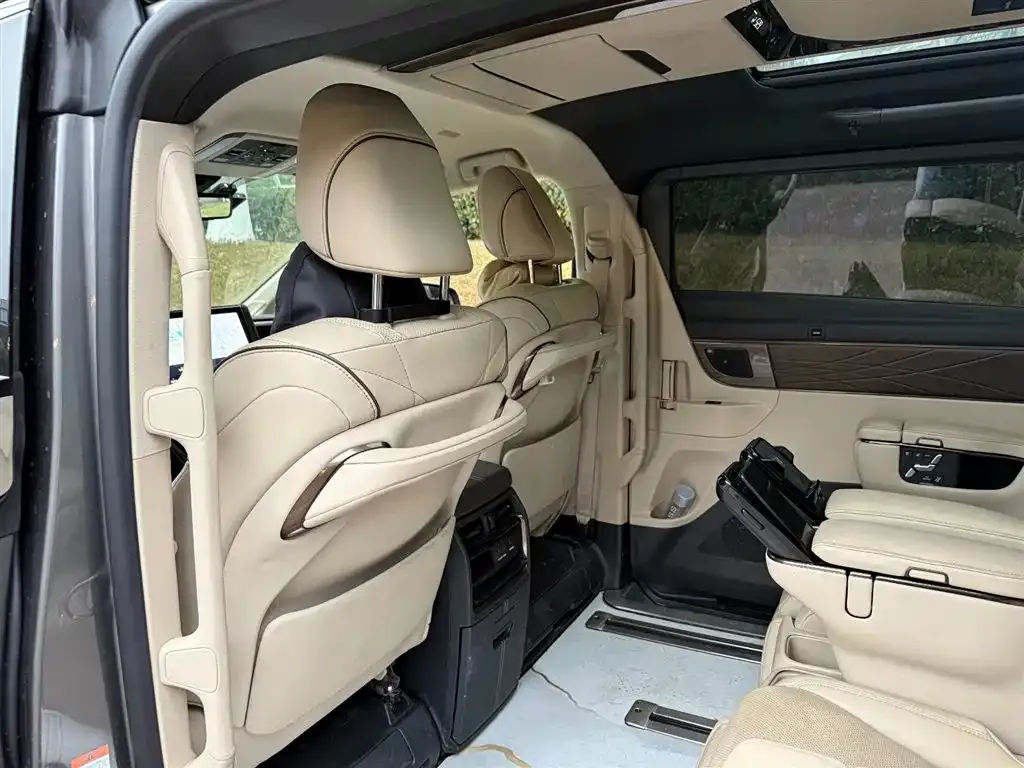 Toyota Vellfire — фото 3
