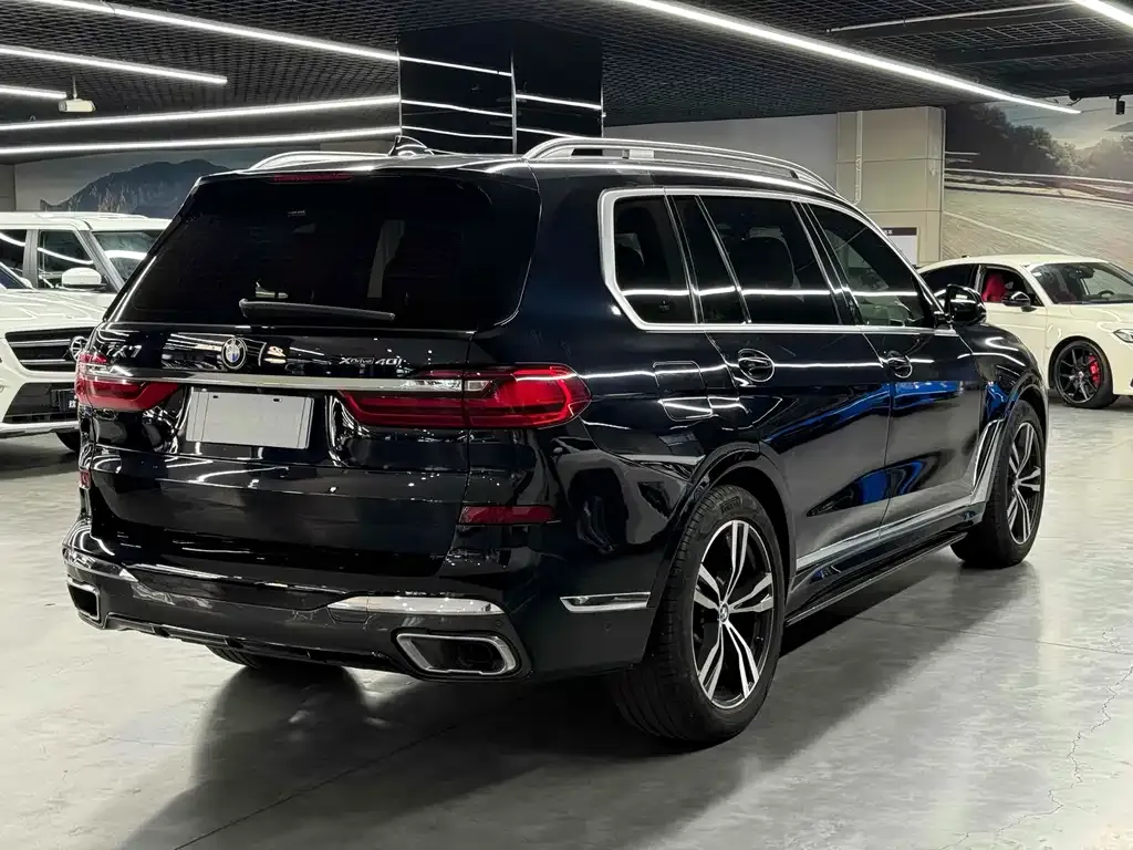 BMW X7 — фото 2