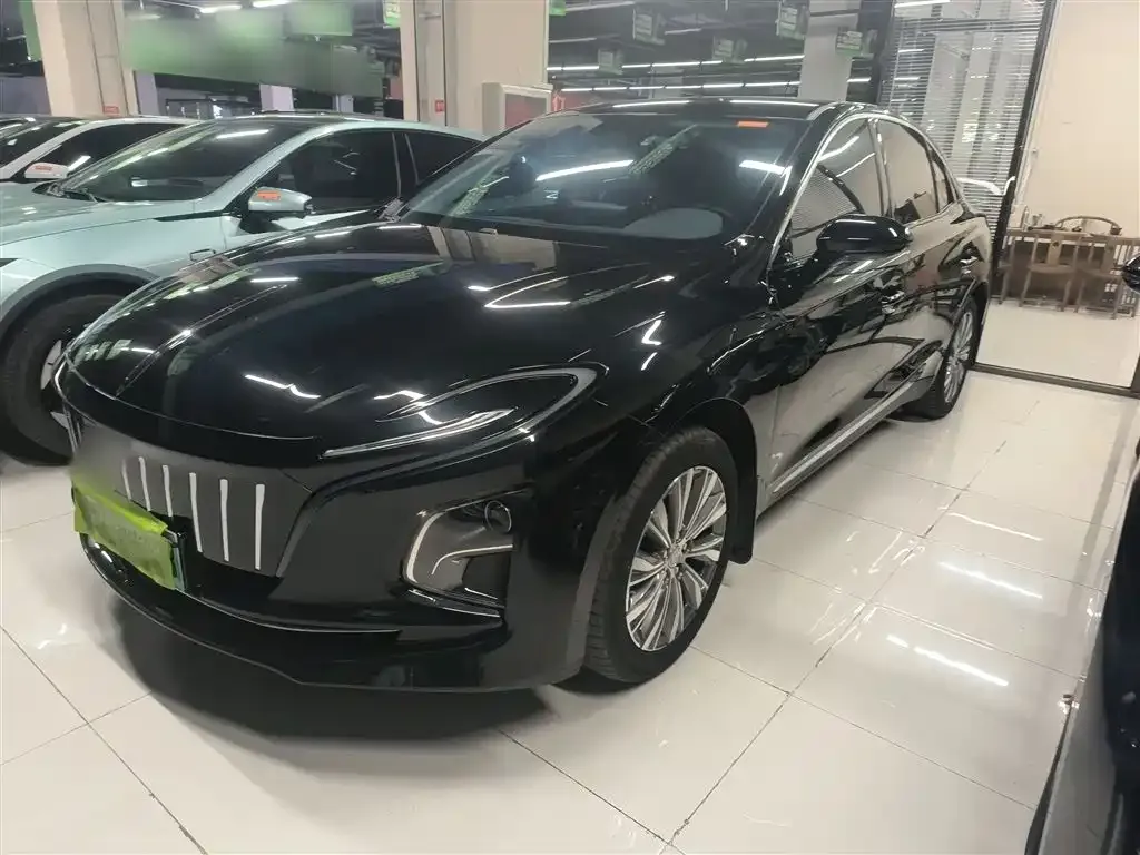 Hongqi E-QM5 — фото 1