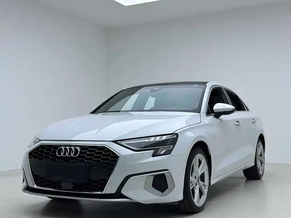 Audi A3 — фото 1