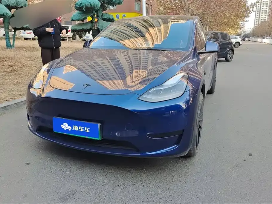 Tesla Model Y — фото 1