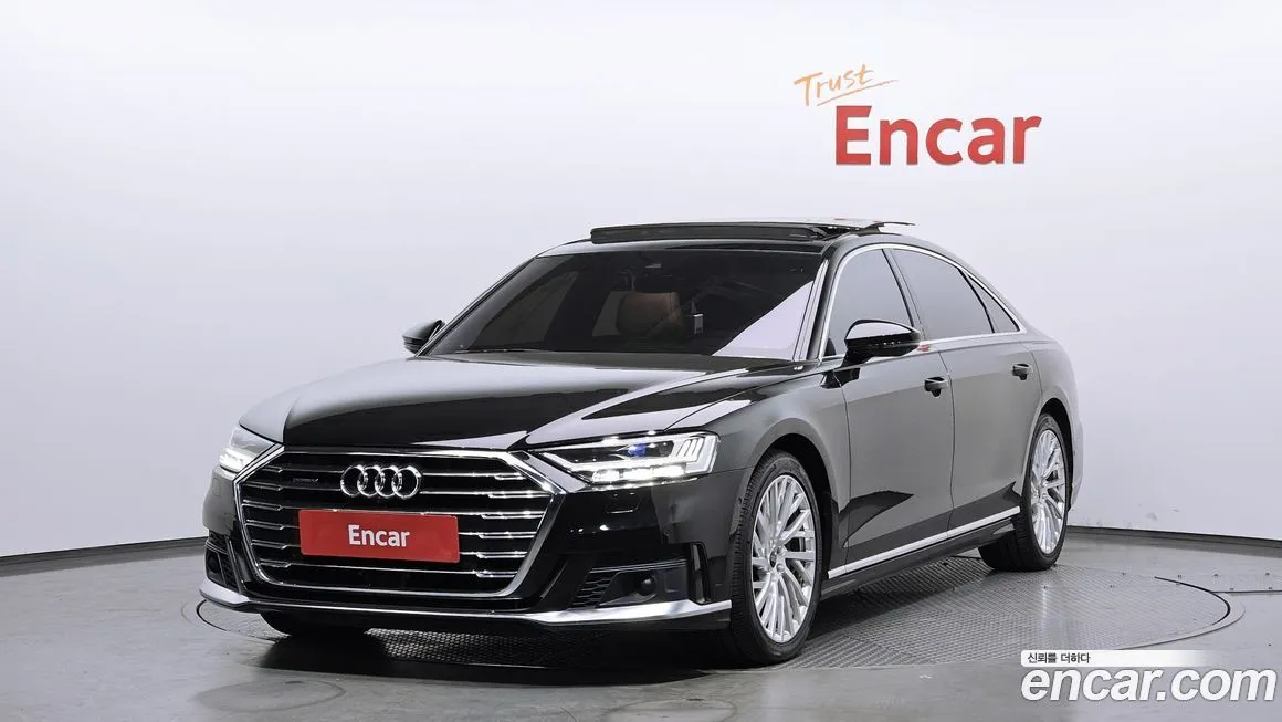 Audi A8 — фото 1
