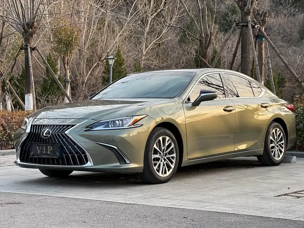 Lexus ES — фото 1