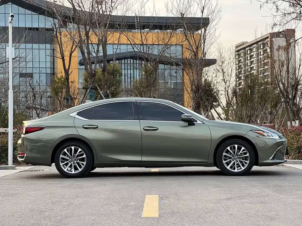 Lexus ES — фото 4