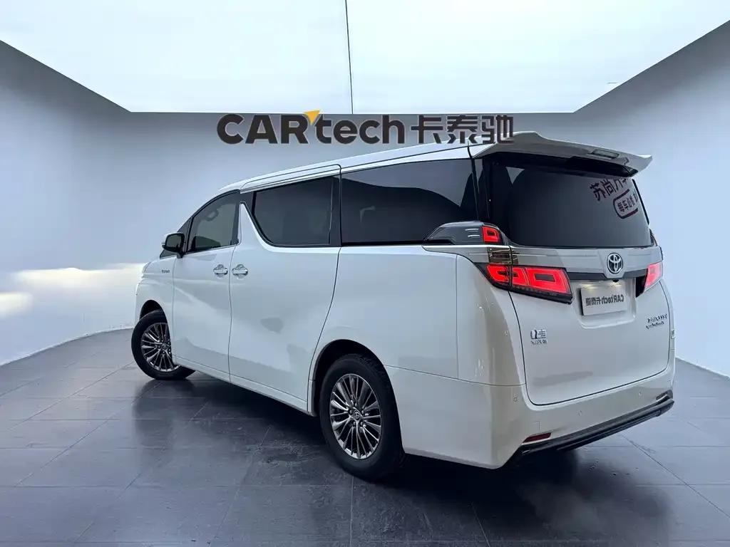 Toyota Vellfire — фото 2