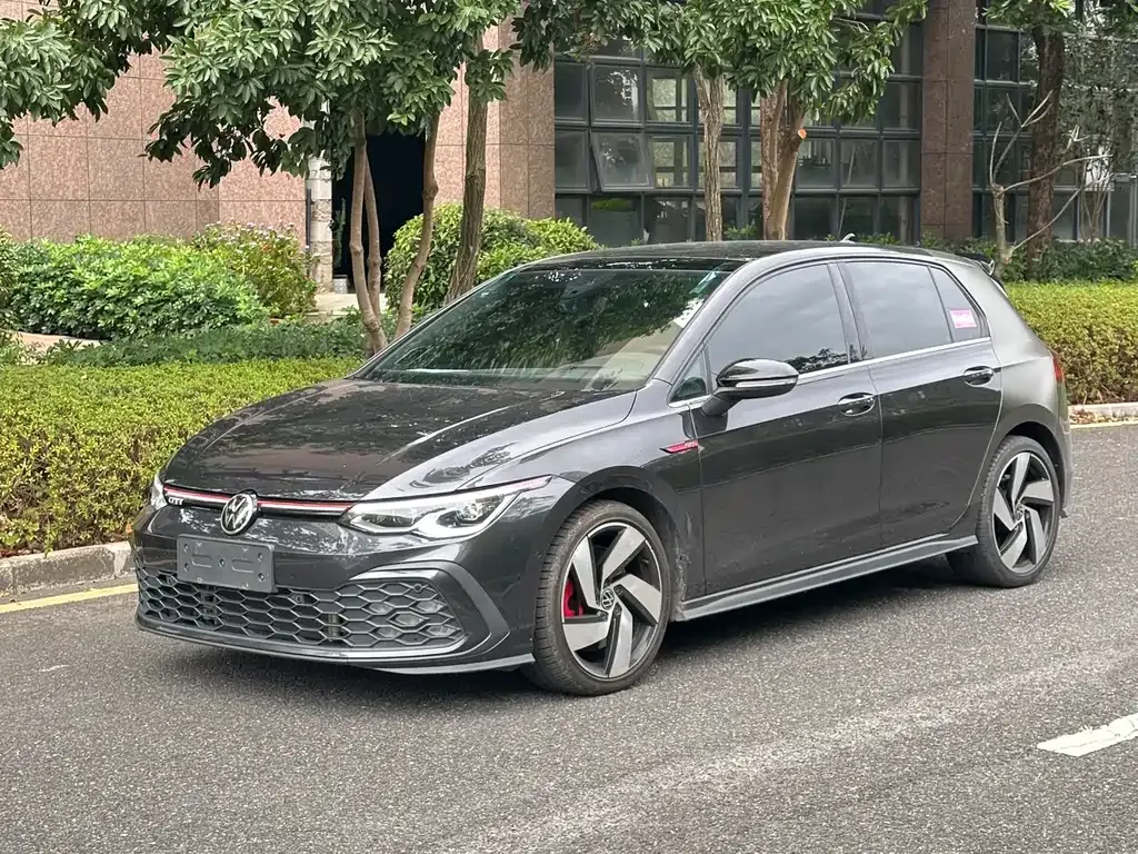 Volkswagen Golf GTI — фото 1