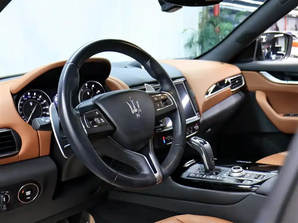 Maserati Levante — фото 10