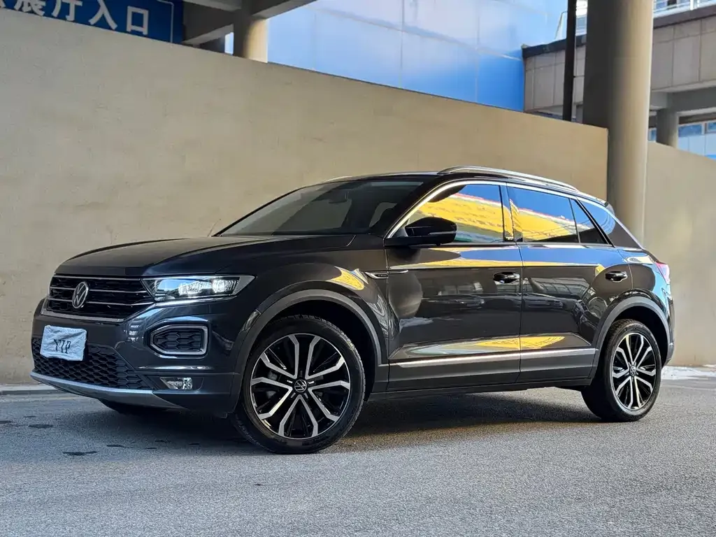 Volkswagen T-Roc — фото 1
