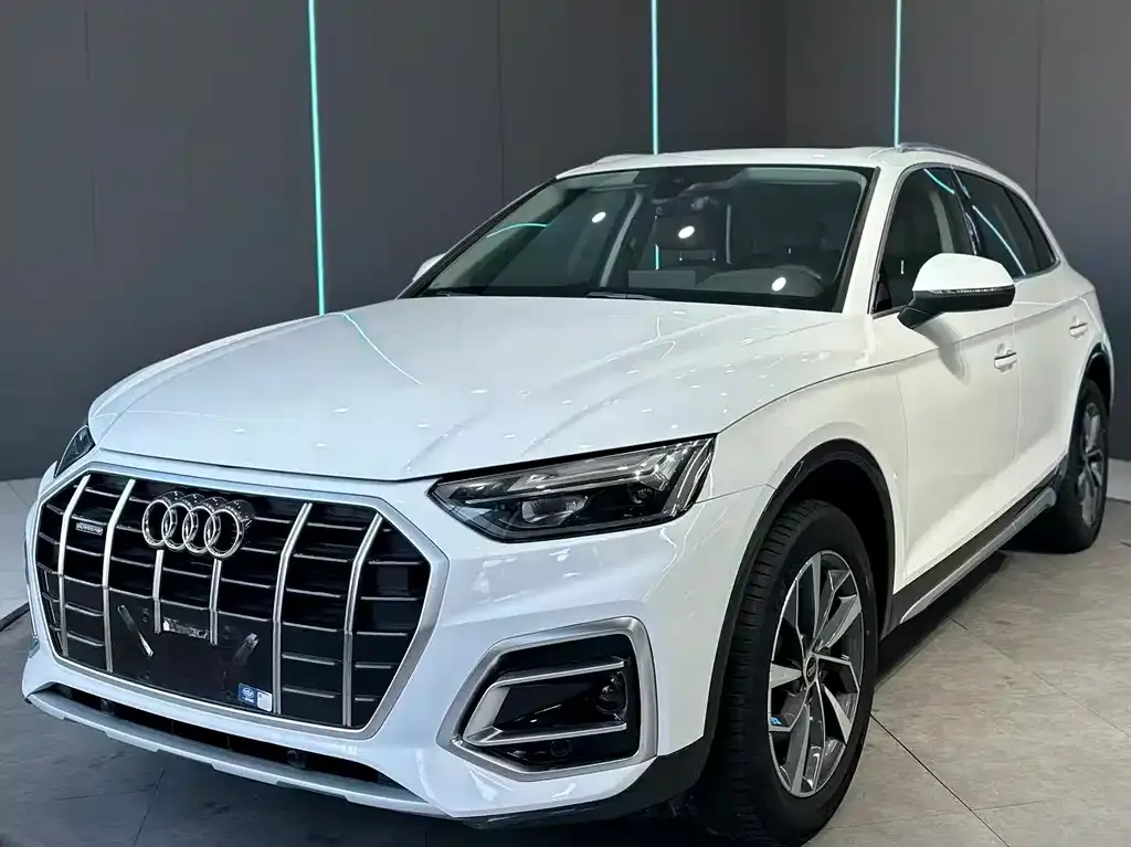 Audi Q5L — фото 1