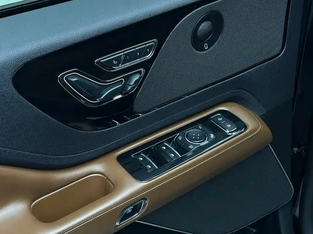 Lincoln Aviator — фото 8