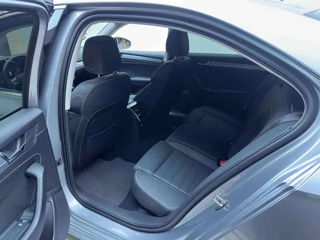 Skoda Superb — фото 7