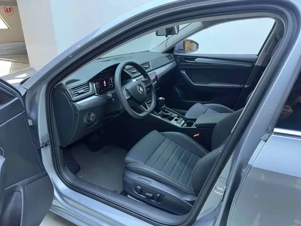 Skoda Superb — фото 9